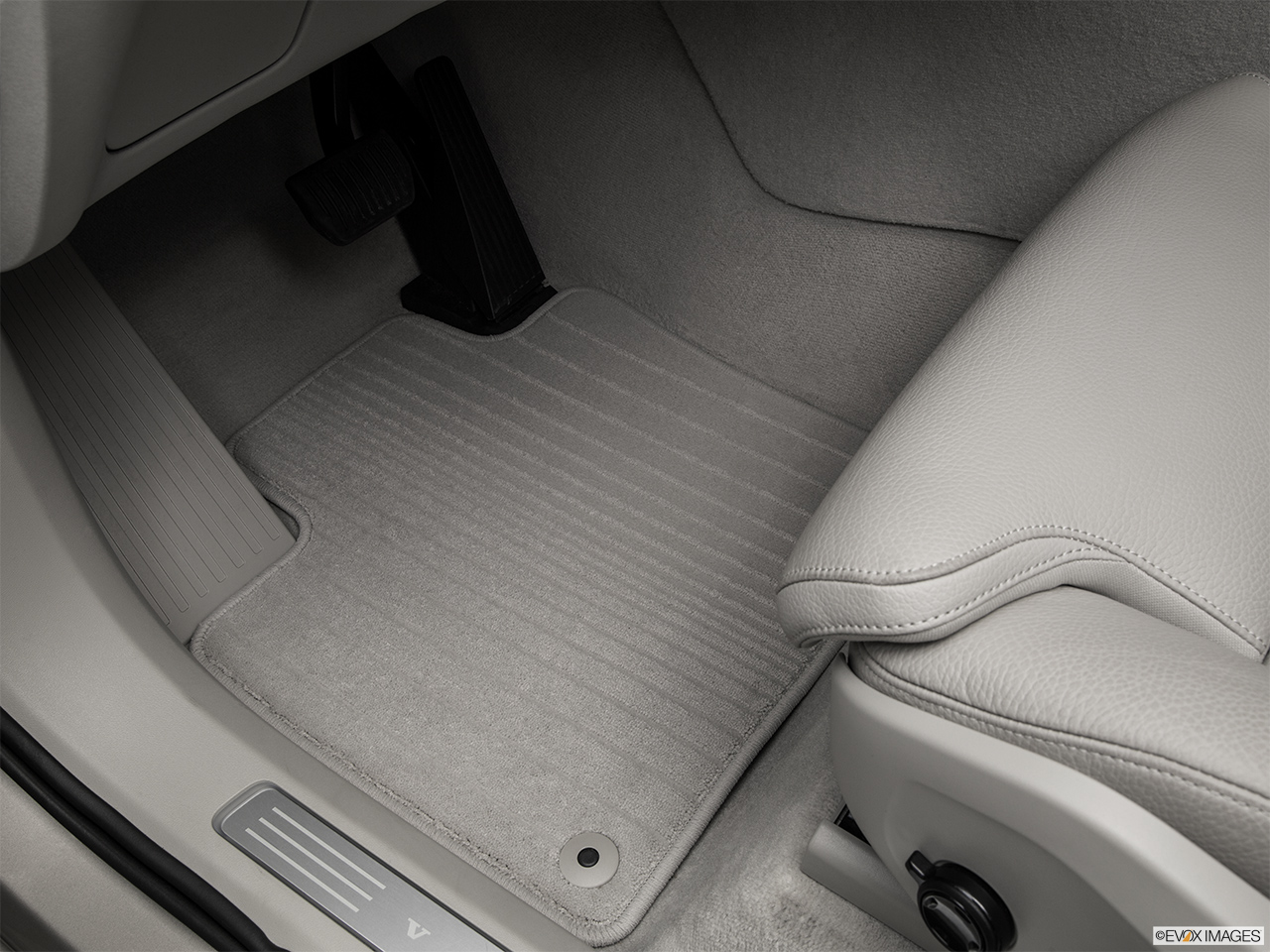2016 Volvo XC90 Hybrid T8 Momentum Driver's floor mat and pedals. Mid-seat level from outside looking in. 