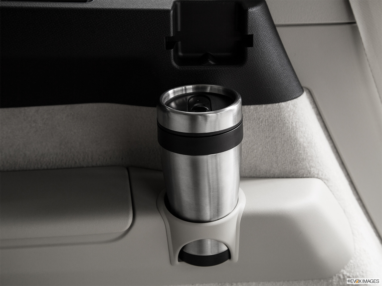 2016 Volvo XC90 Hybrid T8 Momentum Third Row side cup holder with coffee prop. 
