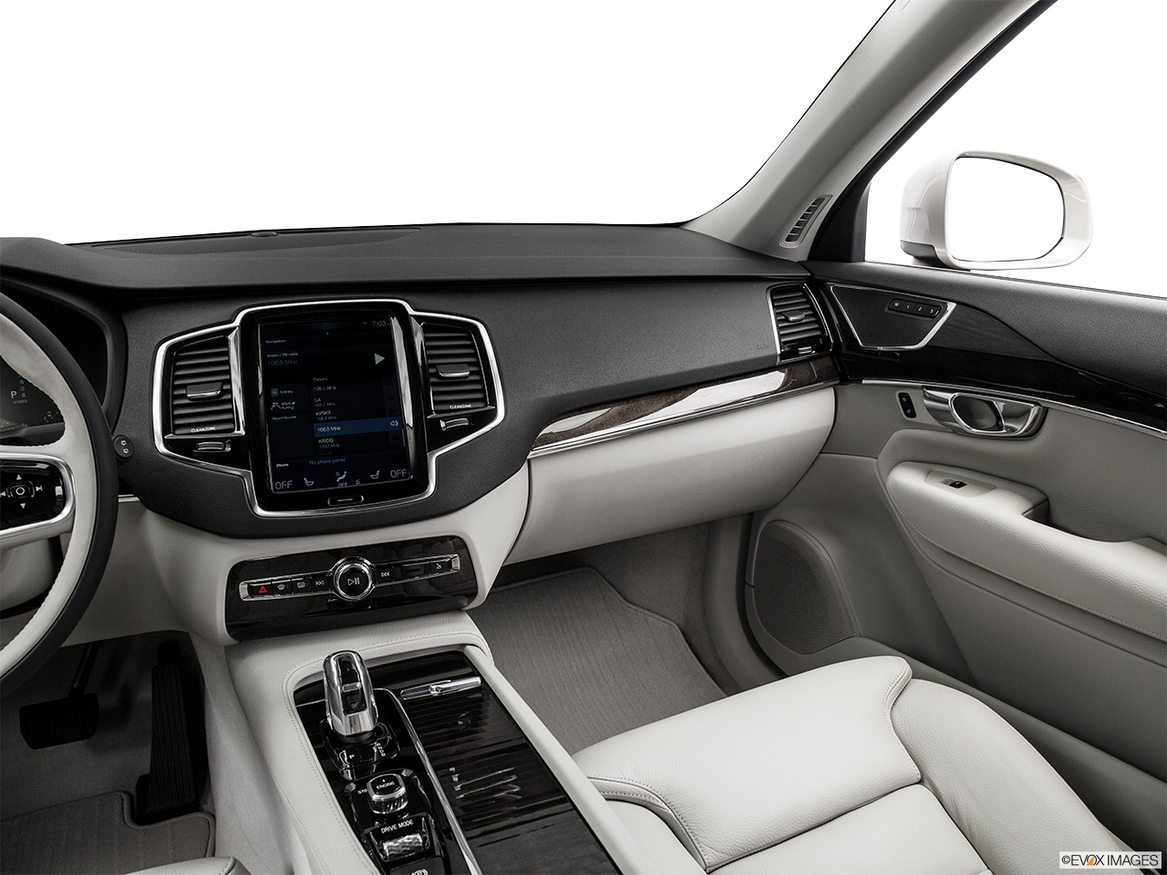 2016 Volvo XC90 Hybrid T8 Momentum Center Console/Passenger Side. 