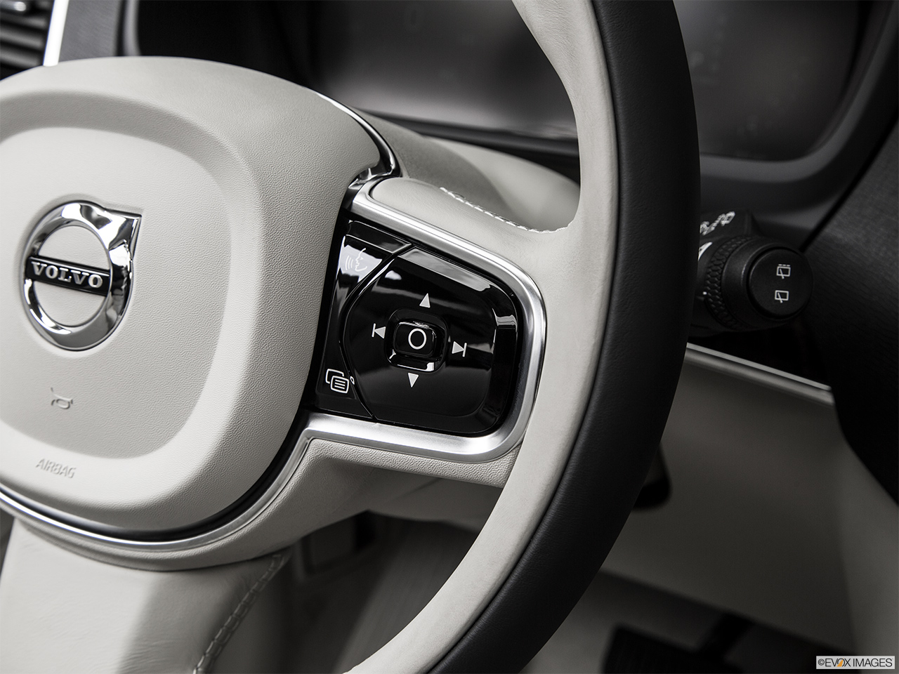 2016 Volvo XC90 Hybrid T8 Momentum Steering Wheel Controls (Right Side) 