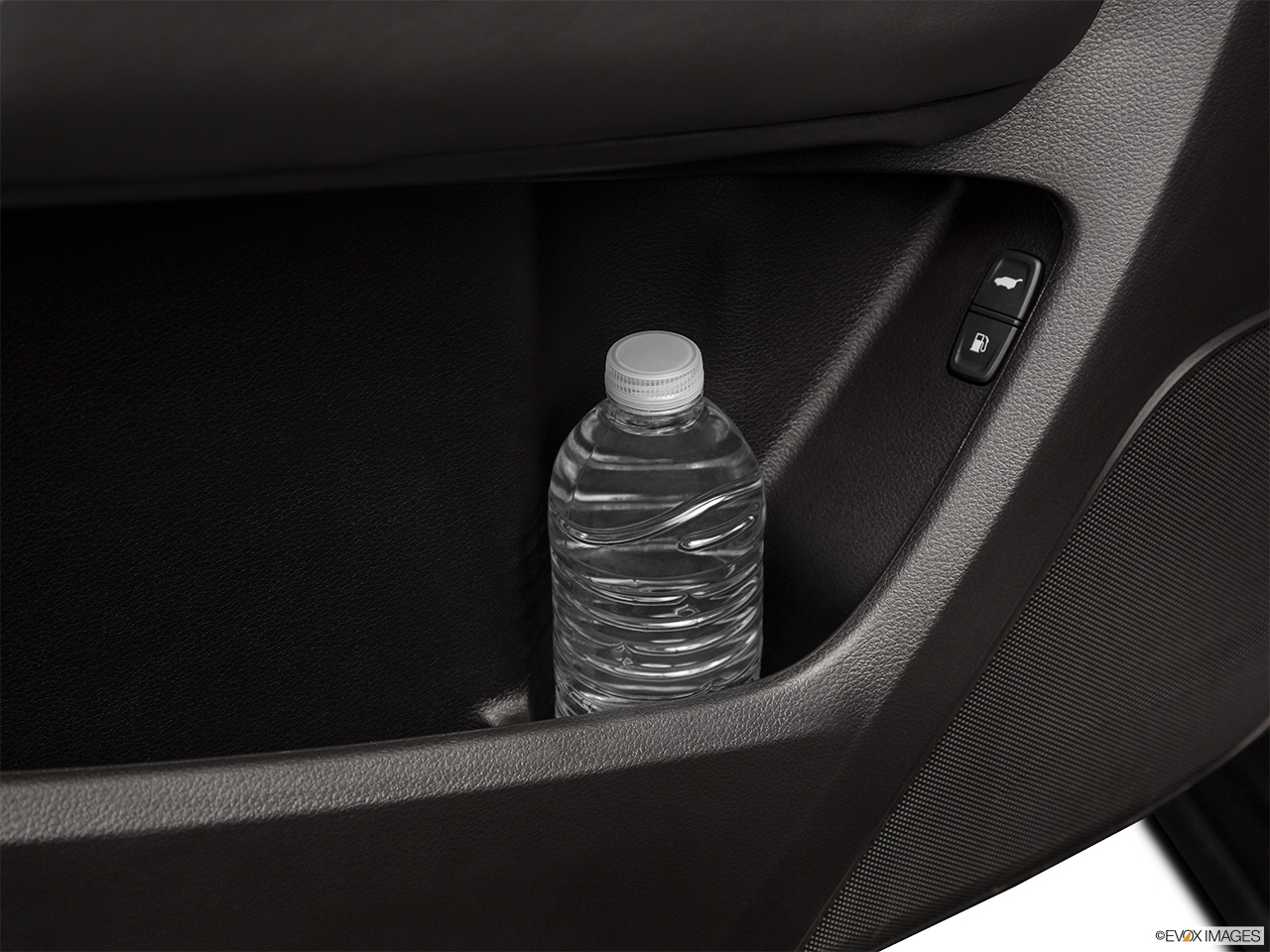 2017 Acura MDX Base Cup holder prop (tertiary). 