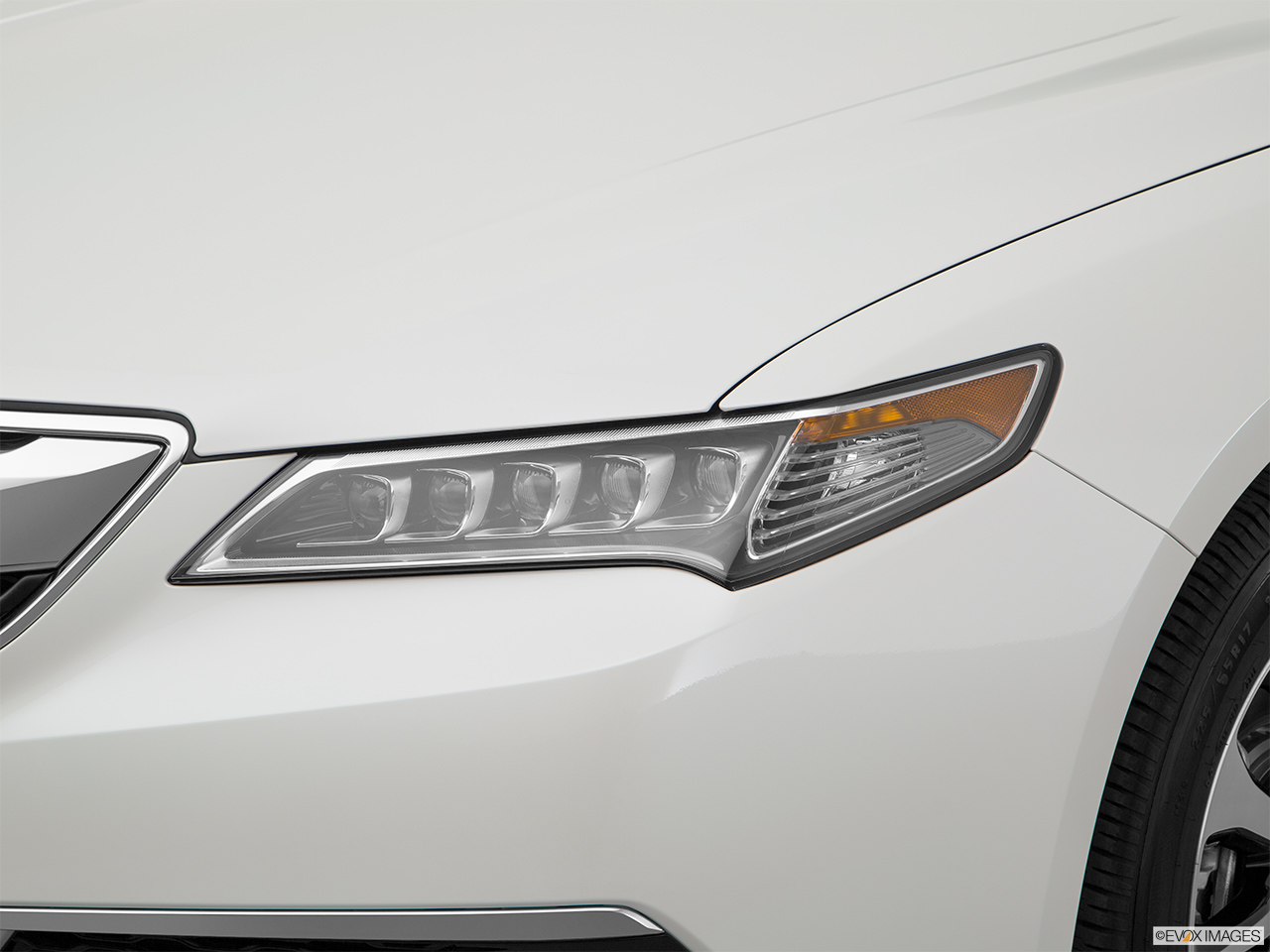 2017 Acura TLX 2.4 8-DCP P-AWS Drivers Side Headlight. 