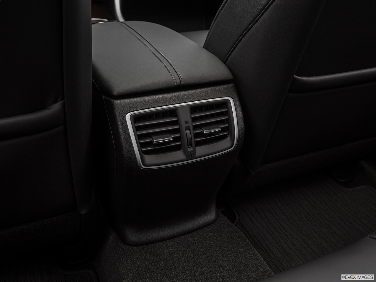 2017 Acura TLX 2.4 8-DCP P-AWS Rear A/C controls. 