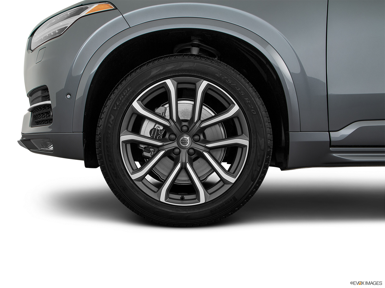2017 Volvo XC90 T6 Momentum Front Drivers side wheel at profile. 