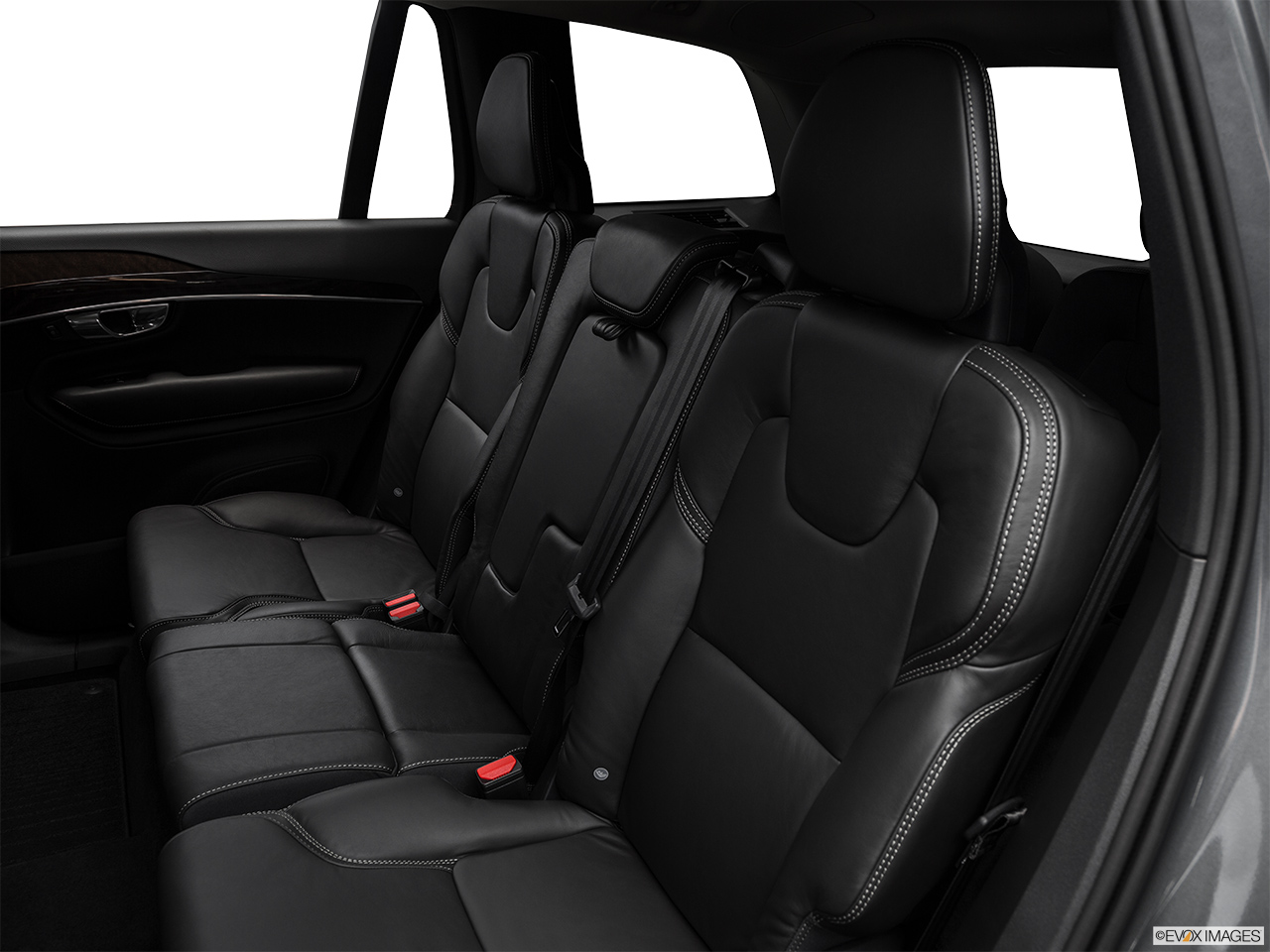 2018 Volvo XC90 T6 Momentum Rear seats from Drivers Side. 