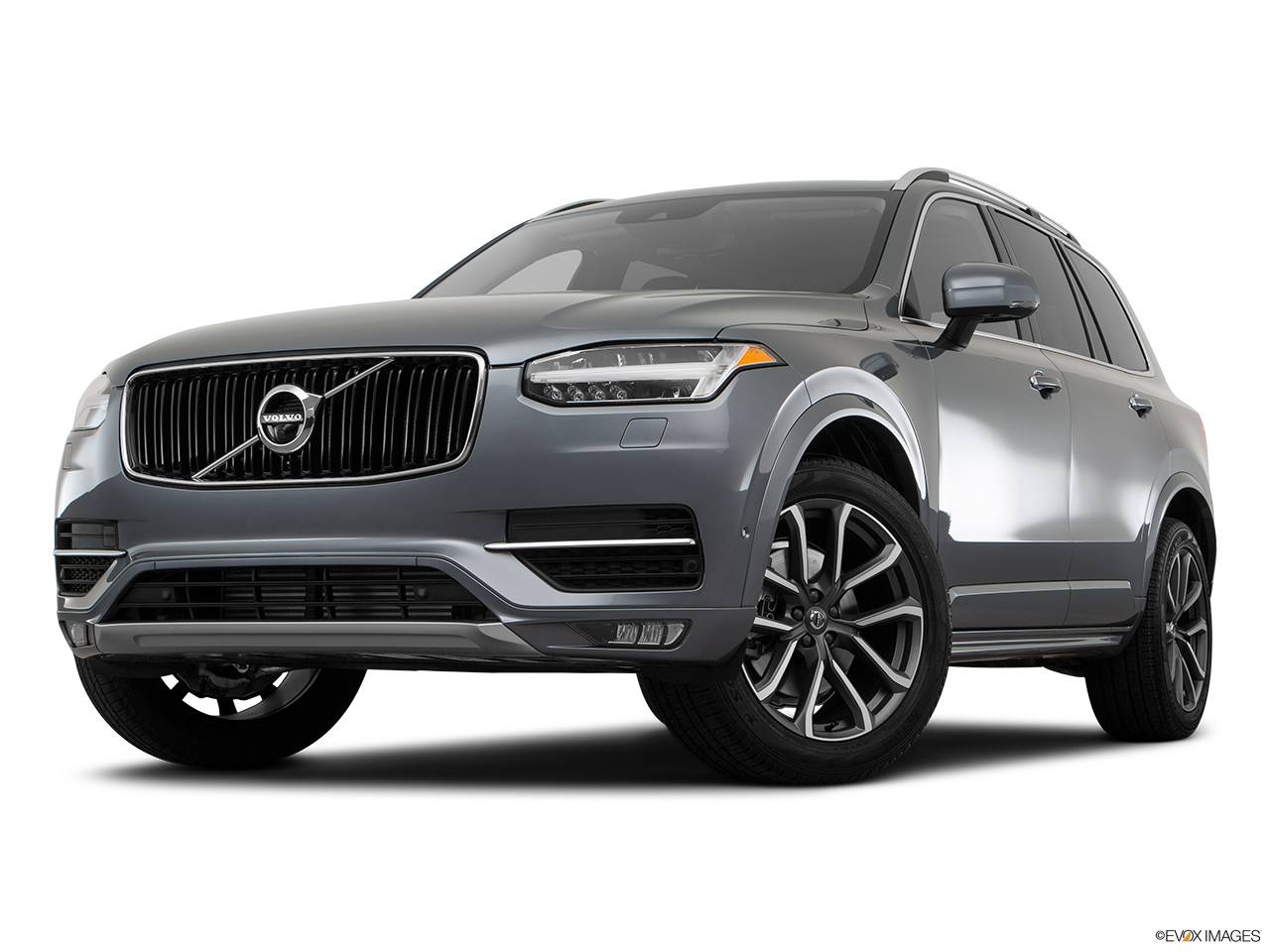 2018 Volvo XC90 T6 Momentum Front angle view, low wide perspective. 