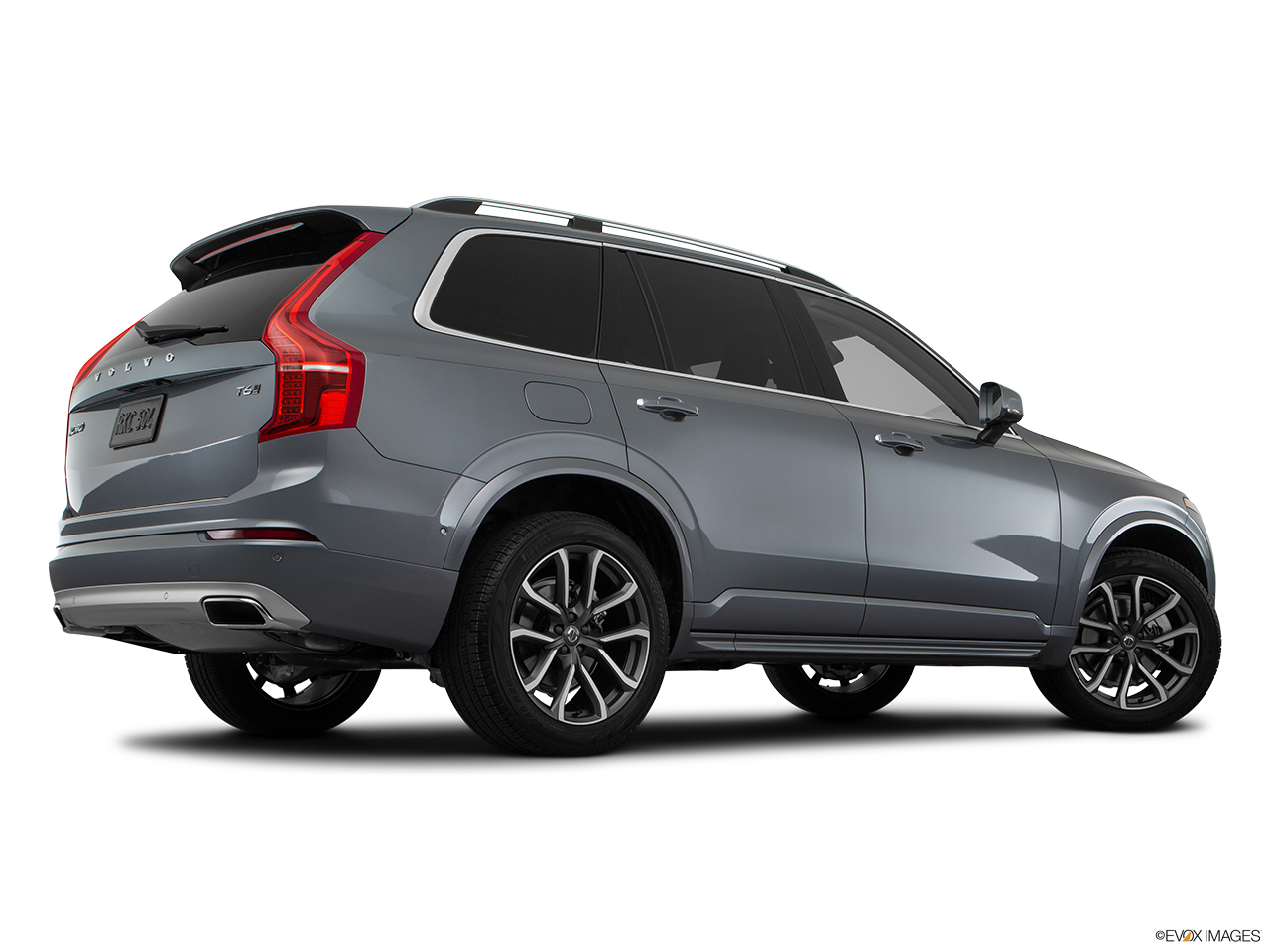 2018 Volvo XC90 T6 Momentum Low/wide rear 5/8. 