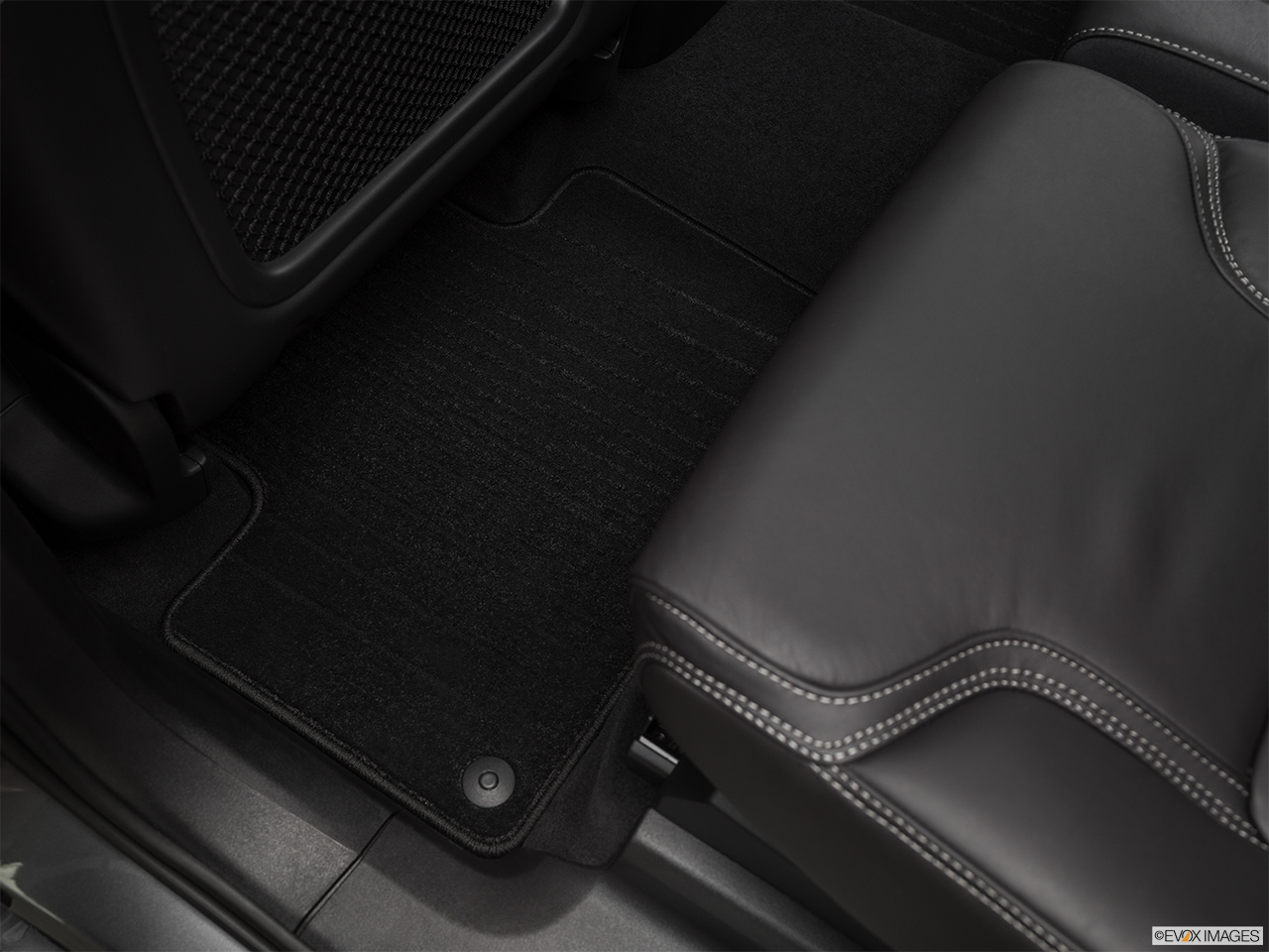 2018 Volvo XC90 T6 Momentum Rear driver's side floor mat. Mid-seat level from outside looking in. 