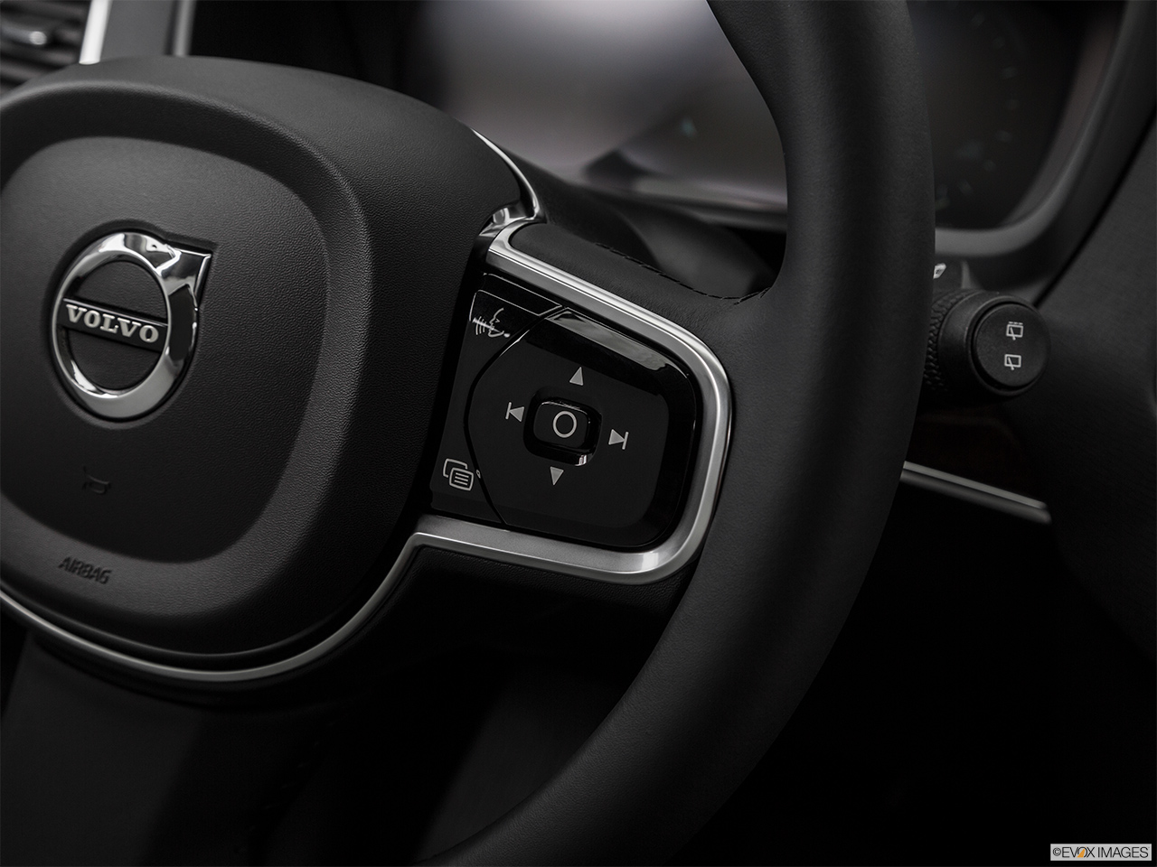 2018 Volvo XC90 T6 Momentum Steering Wheel Controls (Right Side) 