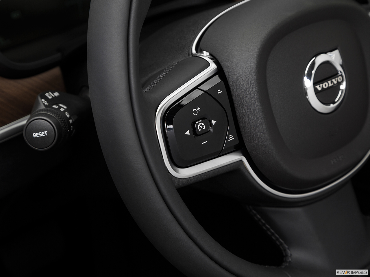 2017 Volvo S90 T6 Inscription Steering Wheel Controls (Left Side) 
