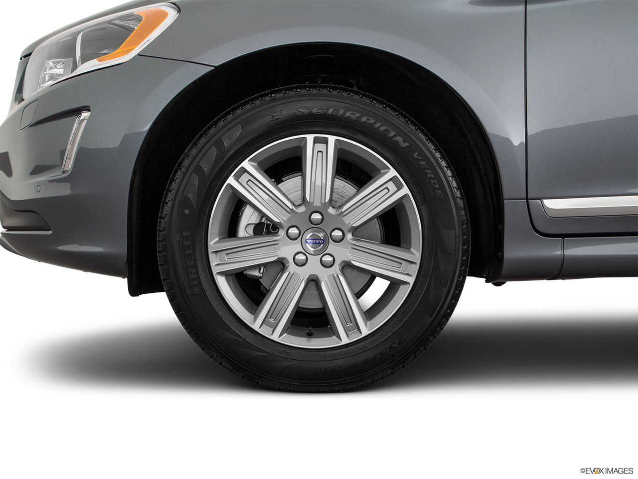 2017 Volvo XC60 T5 Inscription Front Drivers side wheel at profile. 