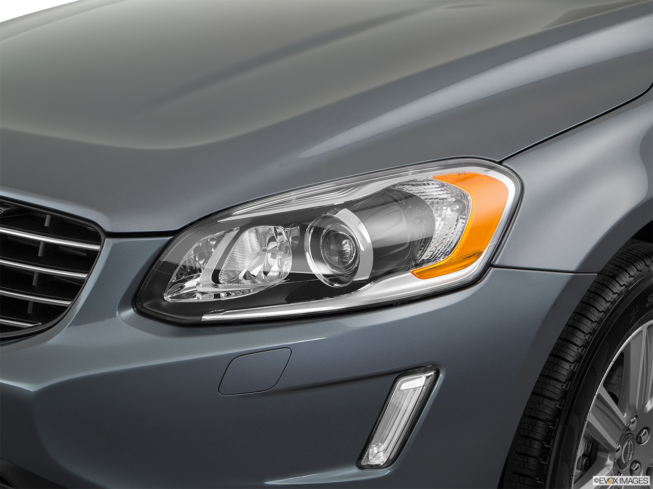 2017 Volvo XC60 T5 Inscription Drivers Side Headlight. 