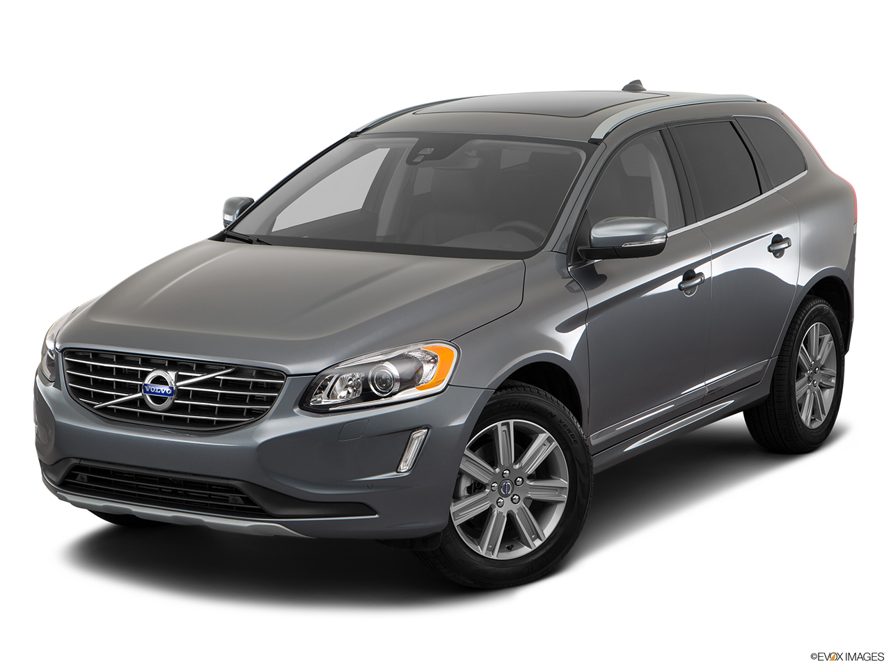 2017 Volvo XC60 T5 Inscription Front angle view. 