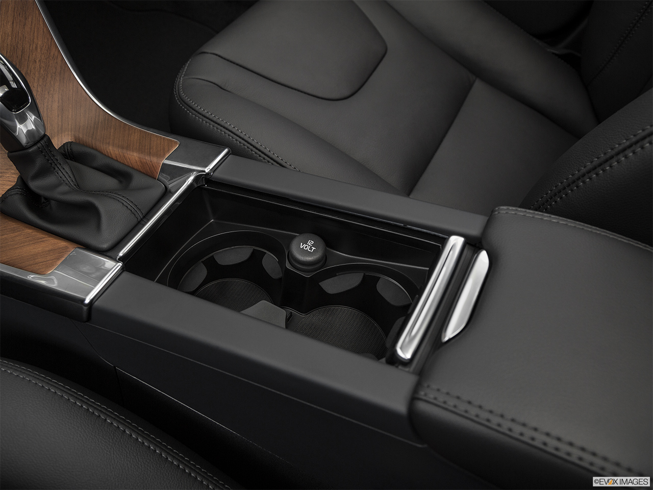 2017 Volvo XC60 T5 Inscription Cup holders. 