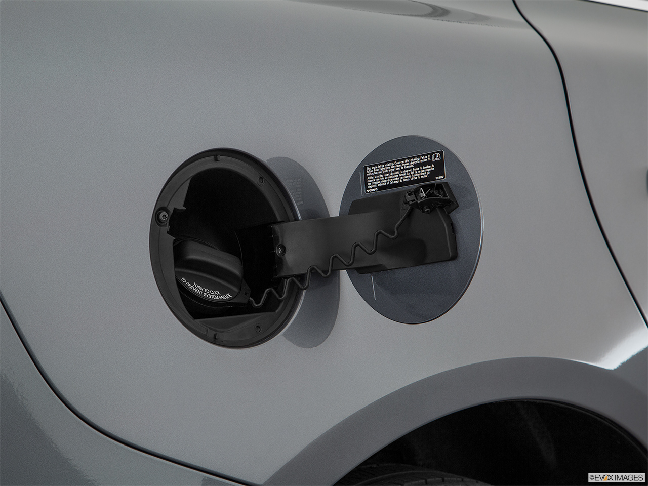 2017 Volvo XC60 T5 Inscription Gas cap open. 