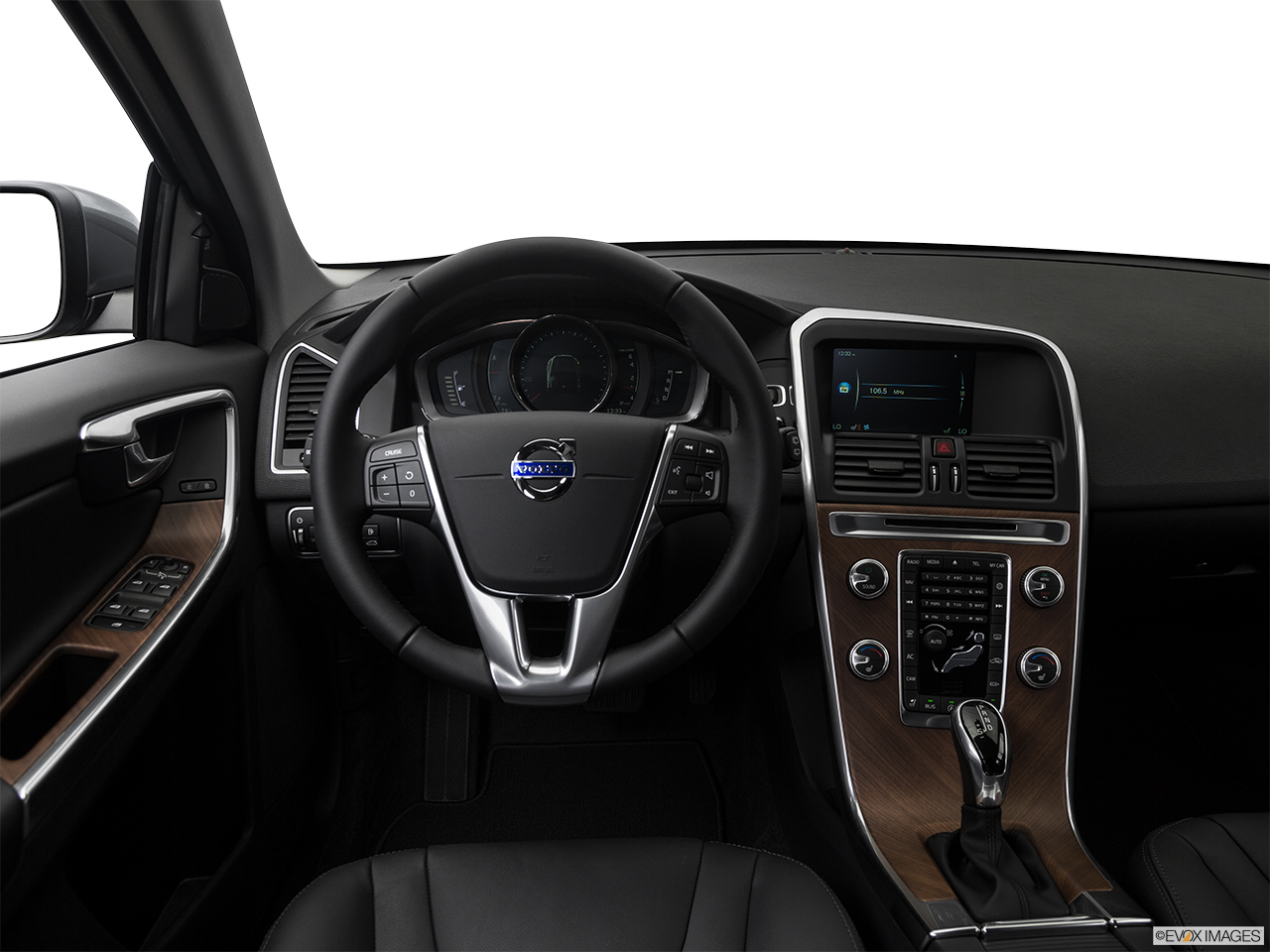 2017 Volvo XC60 T5 Inscription Steering wheel/Center Console. 