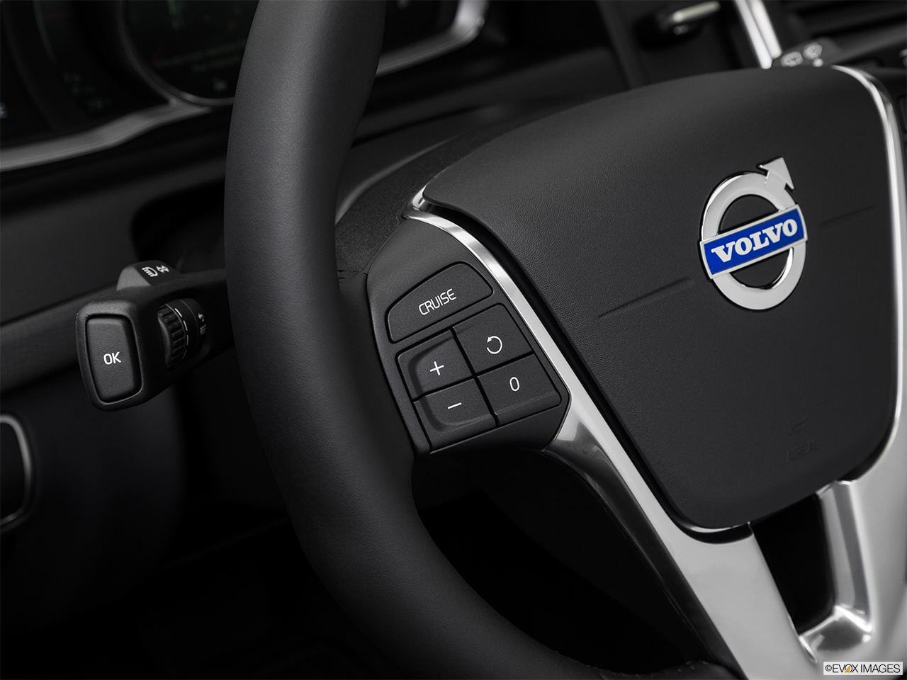 2017 Volvo XC60 T5 Inscription Steering Wheel Controls (Left Side) 
