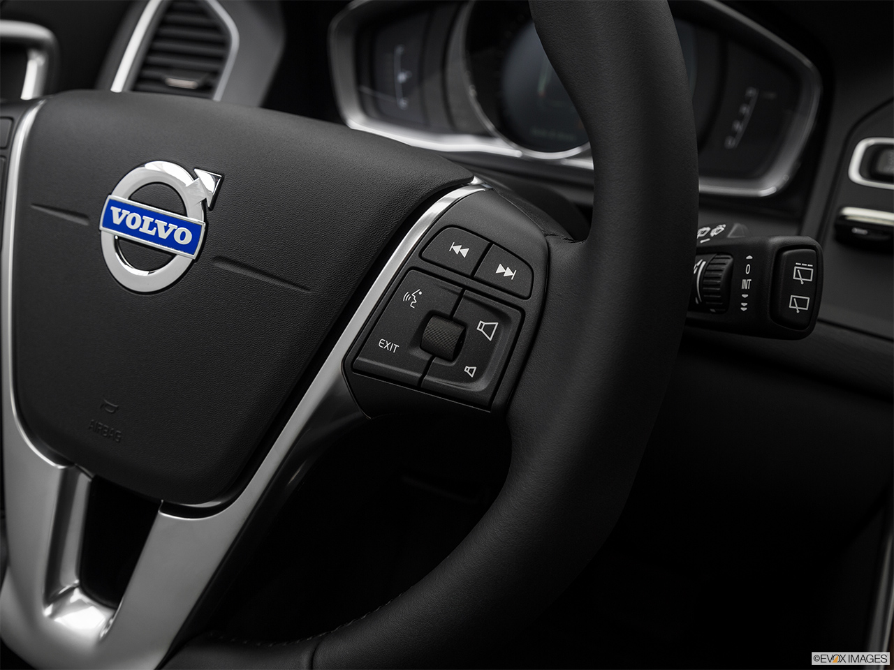 2017 Volvo XC60 T5 Inscription Steering Wheel Controls (Right Side) 