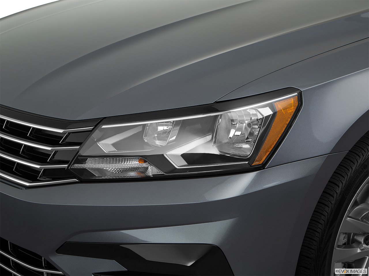 2018 Volkswagen Passat R-Line Drivers Side Headlight. 