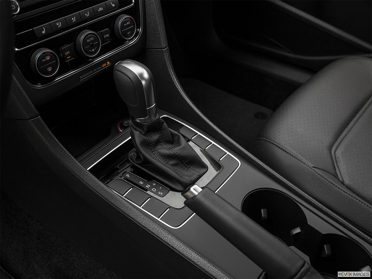 2018 Volkswagen Passat R-Line Gear shifter/center console. 