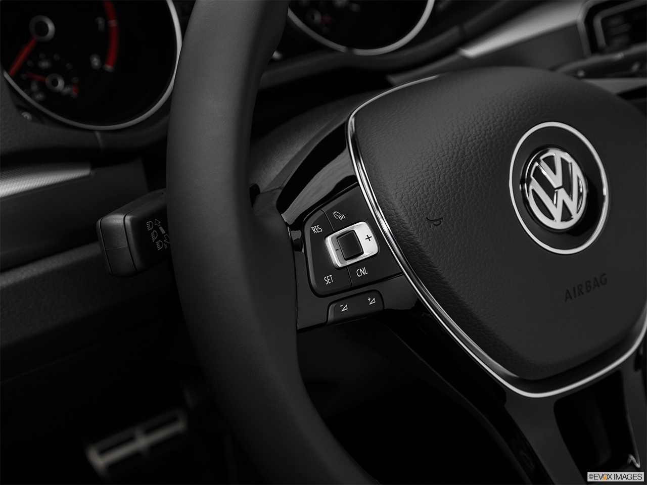 2018 Volkswagen Passat R-Line Steering Wheel Controls (Left Side) 