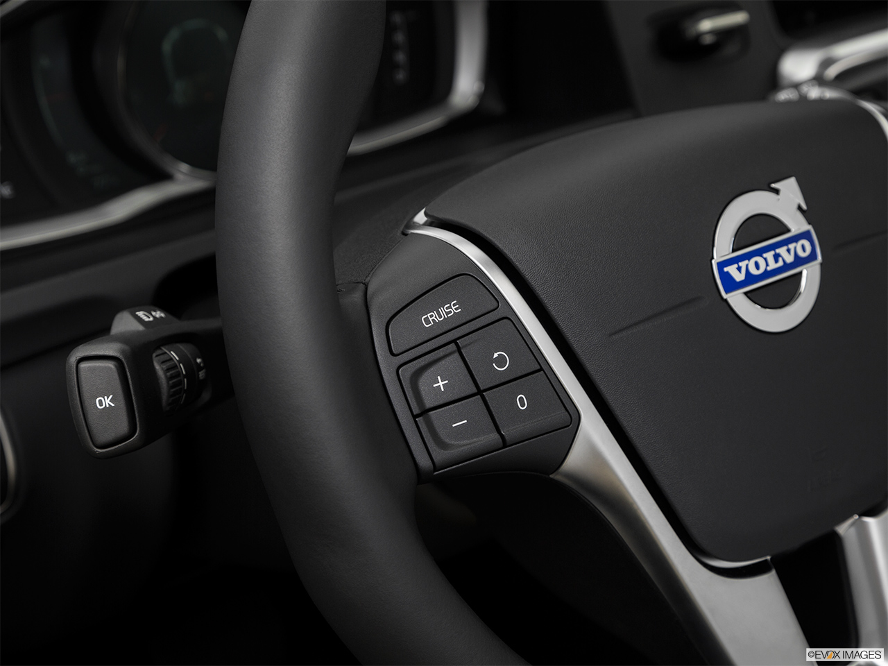 2017 Volvo V60 T5 Premier Steering Wheel Controls (Left Side) 