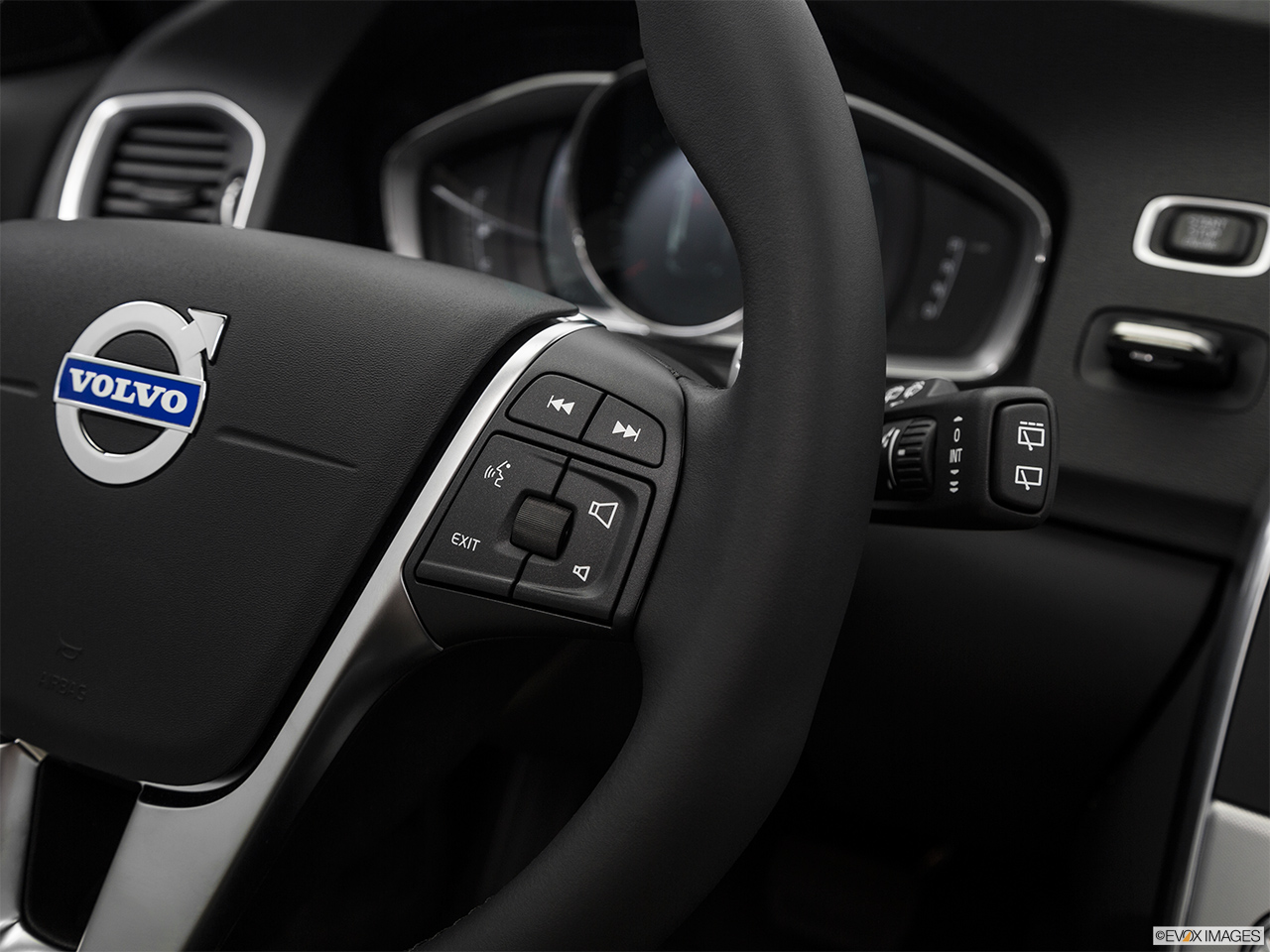 2017 Volvo V60 T5 Premier Steering Wheel Controls (Right Side) 