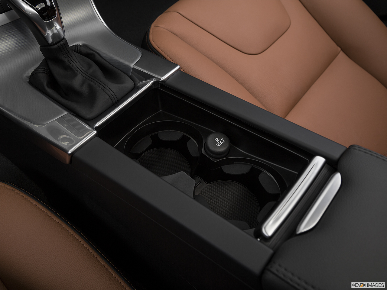 2017 Volvo S60 T5 Inscription Cup holders. 