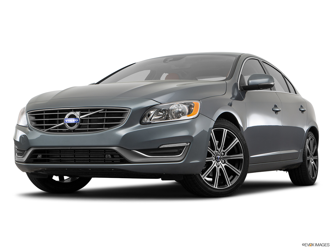 2018 Volvo S60 T5 Inscription Front angle view, low wide perspective. 