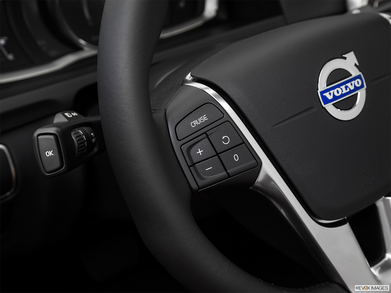 2018 Volvo S60 T5 Inscription Steering Wheel Controls (Left Side) 