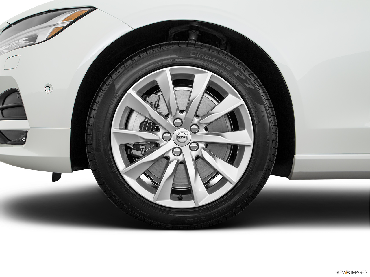 2017 Volvo S90 T6 Momentum Front Drivers side wheel at profile. 