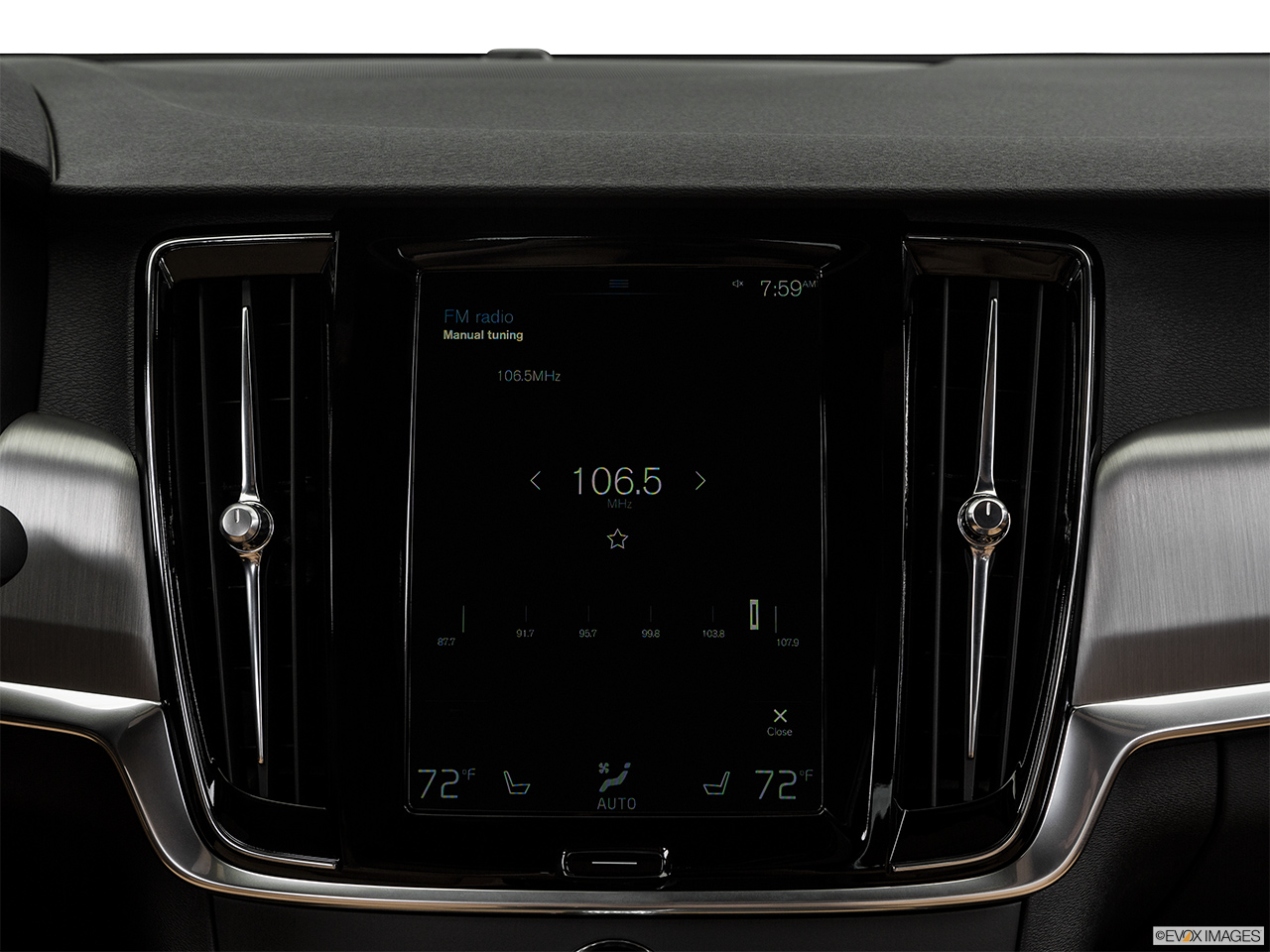 2017 Volvo S90 T6 Momentum Closeup of radio head unit 
