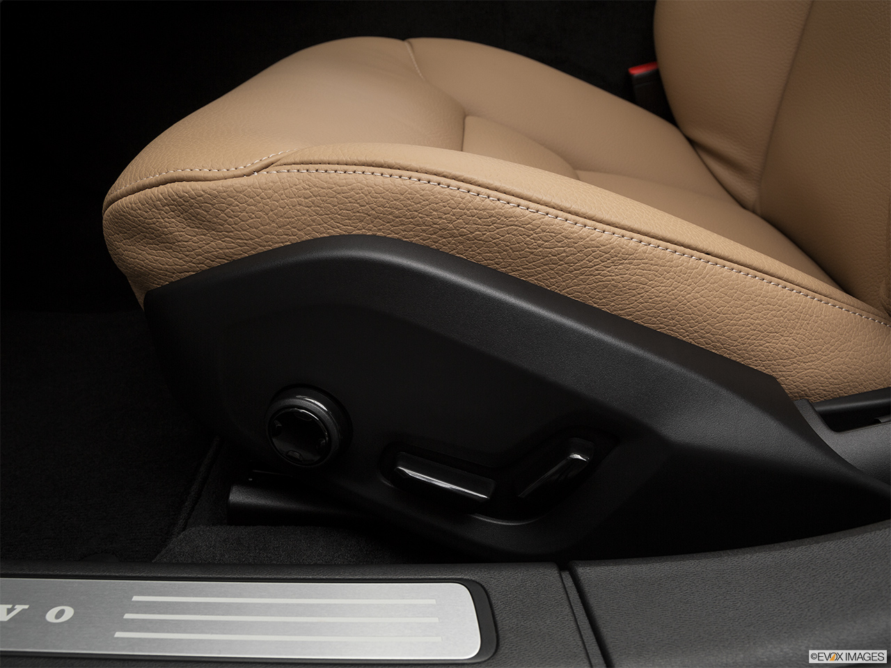 2017 Volvo S90 T6 Momentum Seat Adjustment Controllers. 