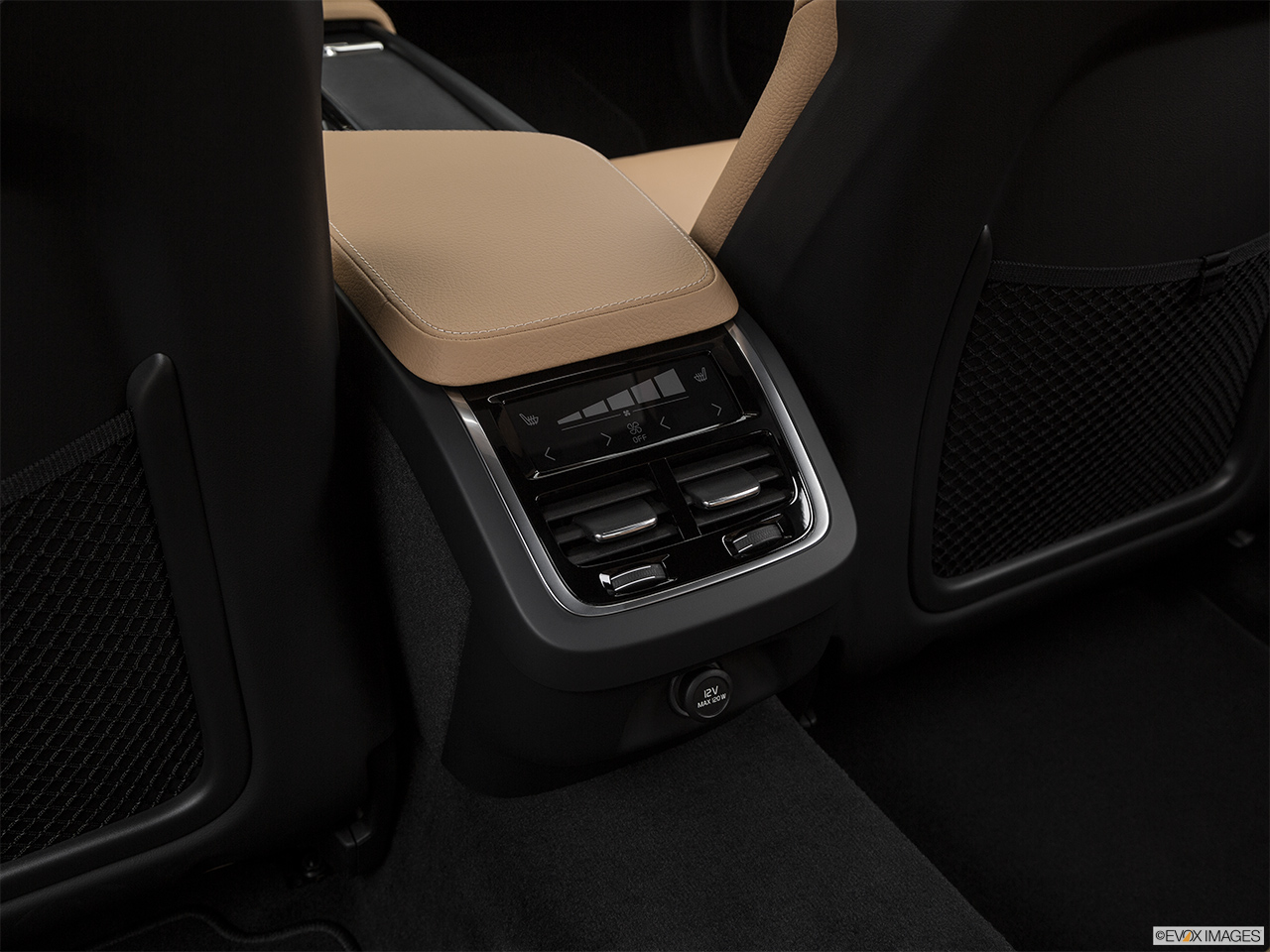 2017 Volvo S90 T6 Momentum Rear A/C controls. 