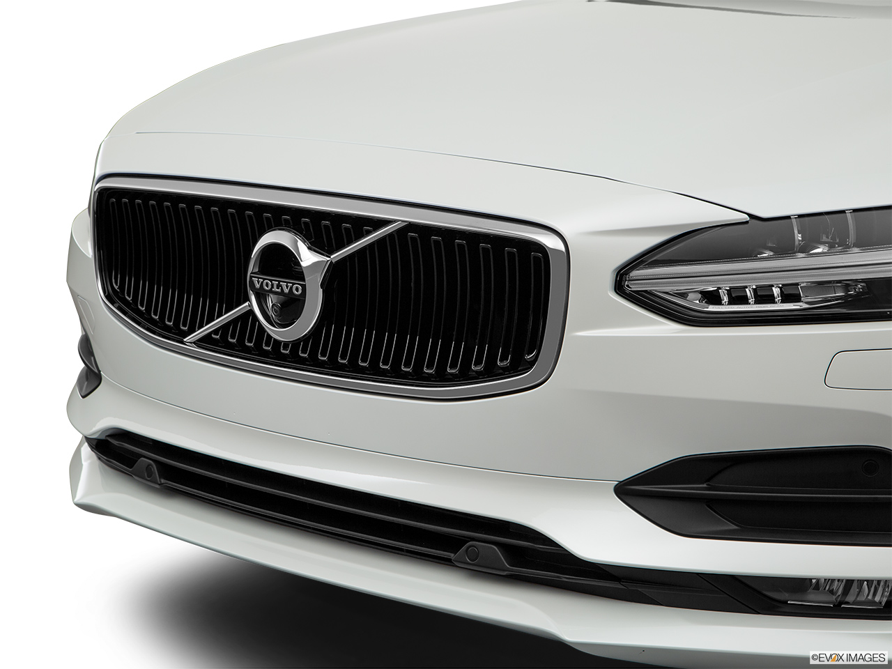 2017 Volvo S90 T6 Momentum Close up of Grill. 