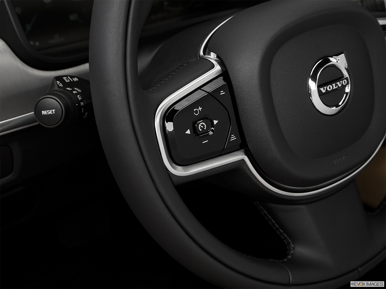 2017 Volvo S90 T6 Momentum Steering Wheel Controls (Left Side) 