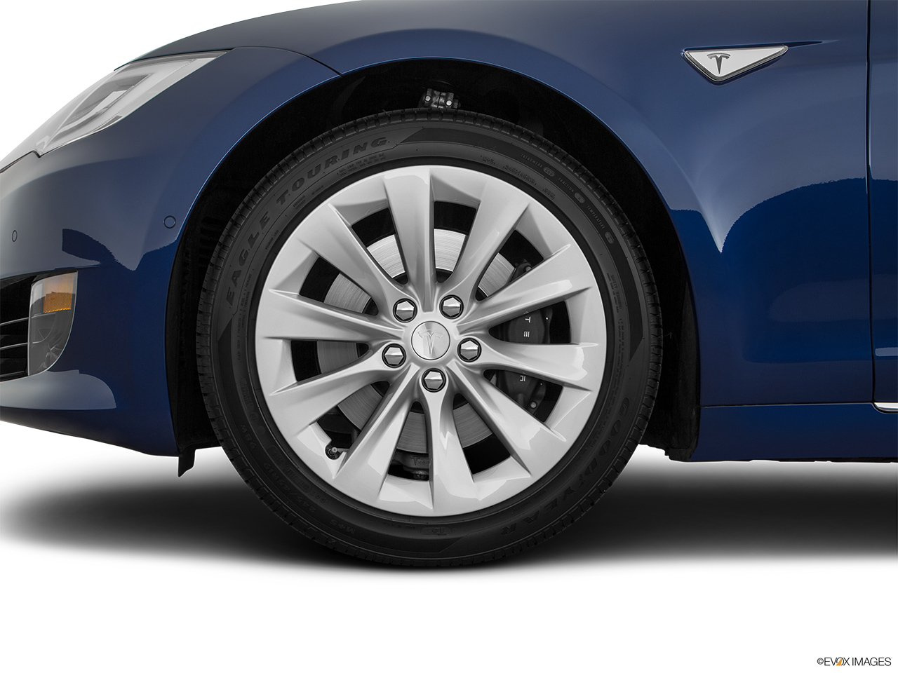 2016 Tesla Model S 75 Front Drivers side wheel at profile. 