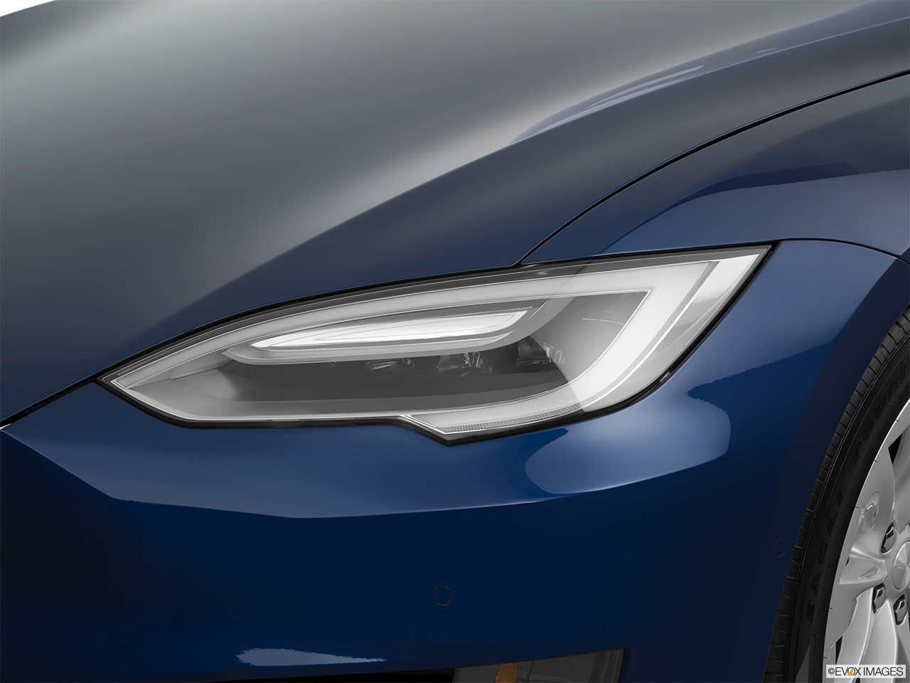 2016 Tesla Model S 75 Drivers Side Headlight. 