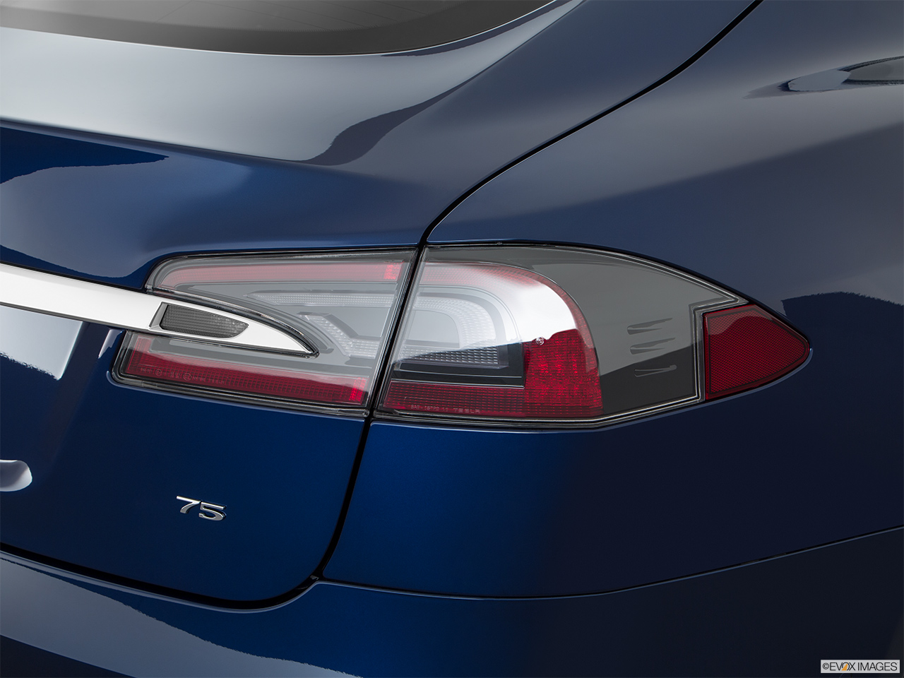 2016 Tesla Model S 75 Passenger Side Taillight. 