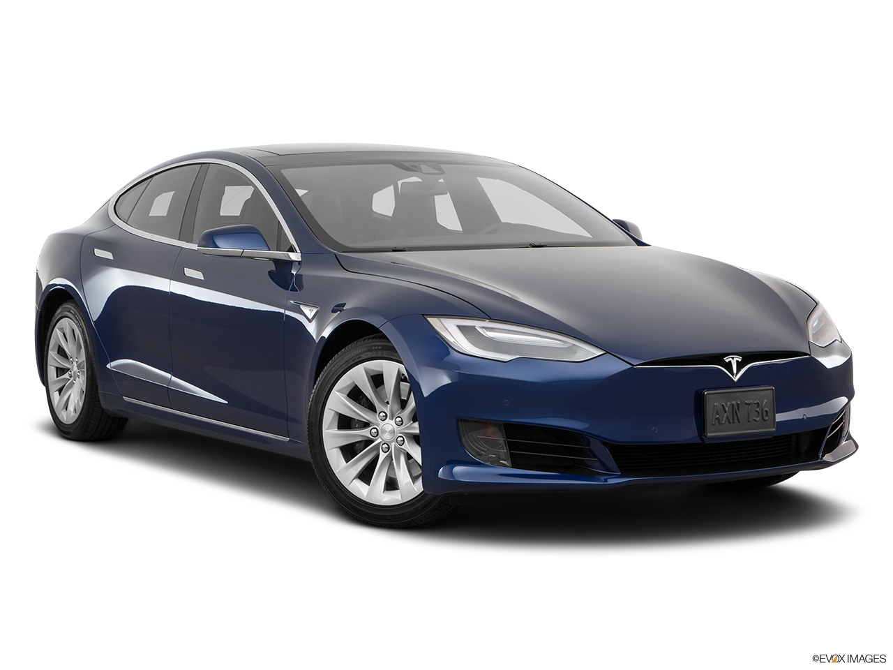 2016 Tesla Model S 75 Front passenger 3/4 w/ wheels turned. 