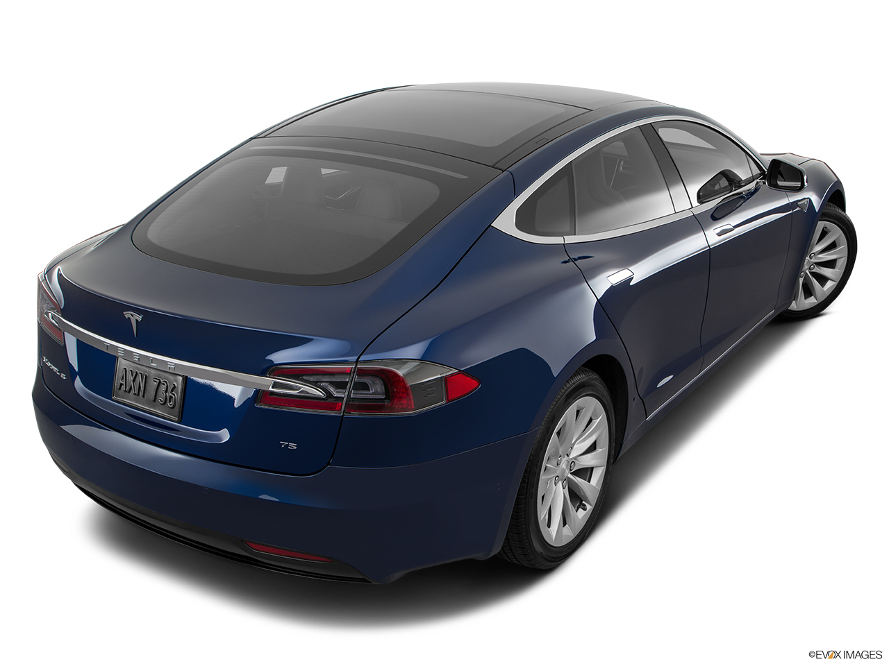 2016 Tesla Model S 75 Rear 3/4 angle view. 