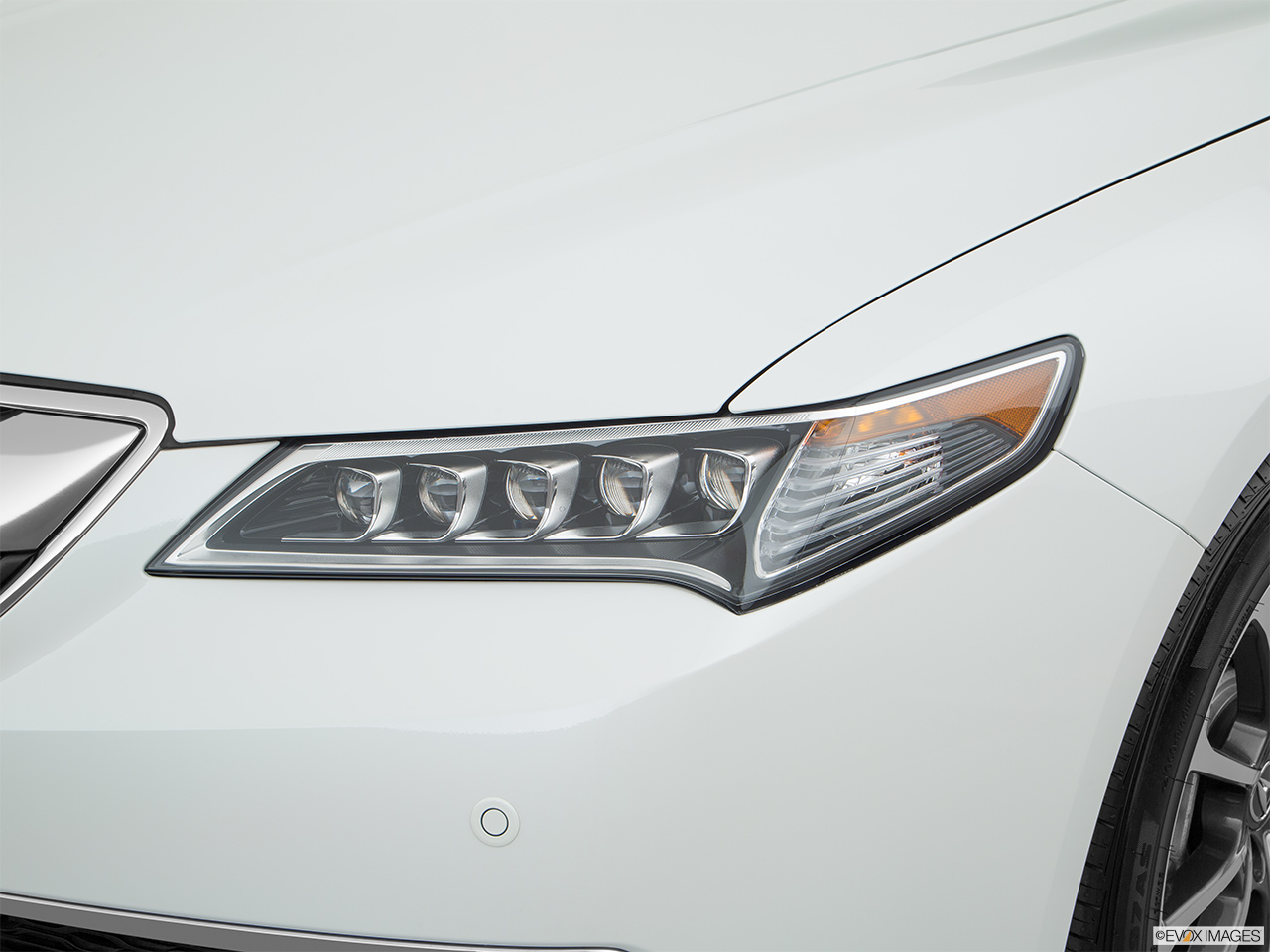 2017 Acura TLX 3.5L Drivers Side Headlight. 