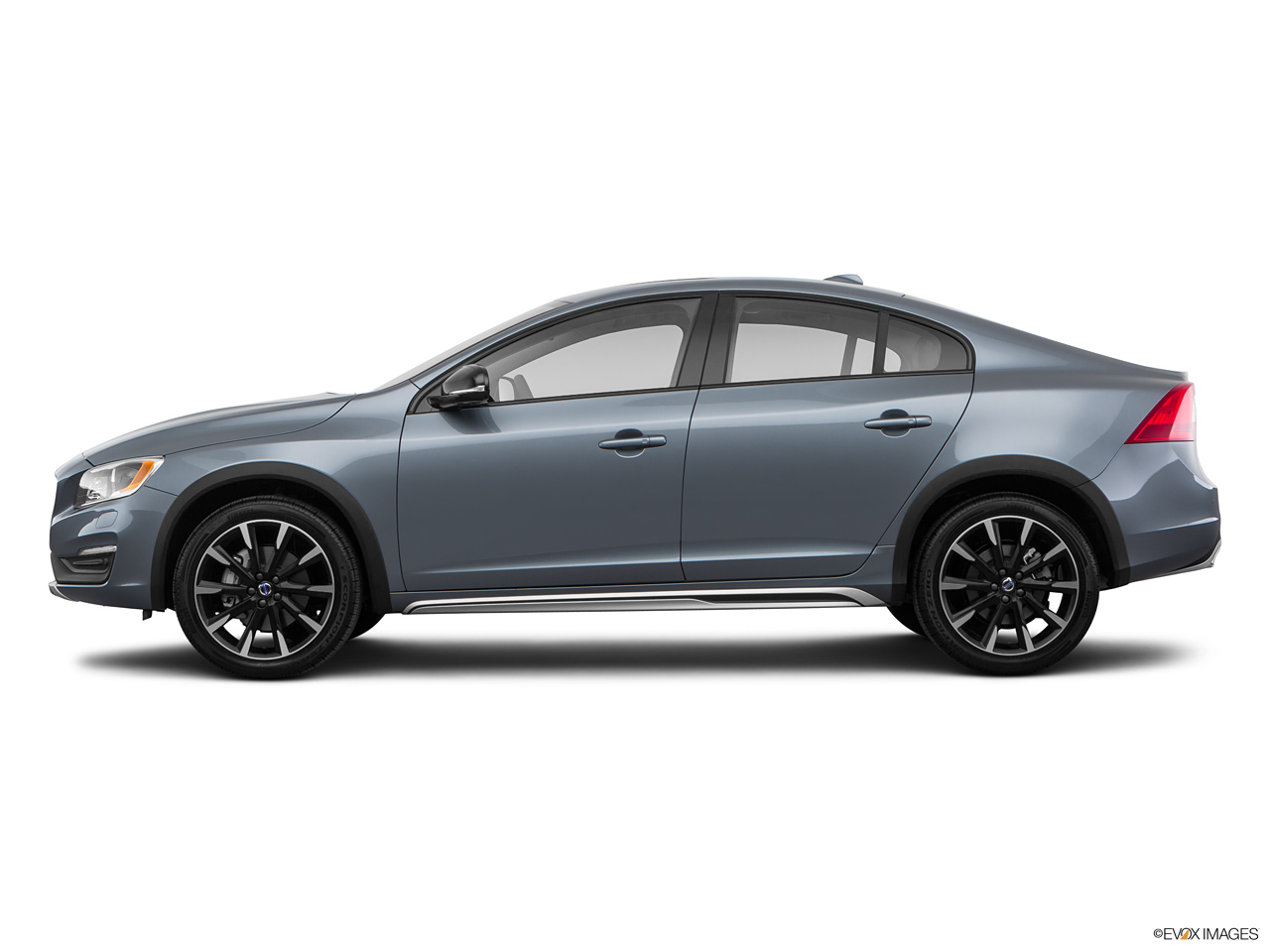 2022 Volvo S60 Cross Country   Side
