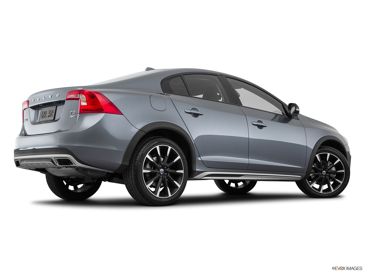 2017 Volvo S60 Cross Country T5 AWD Low/wide rear 5/8. 