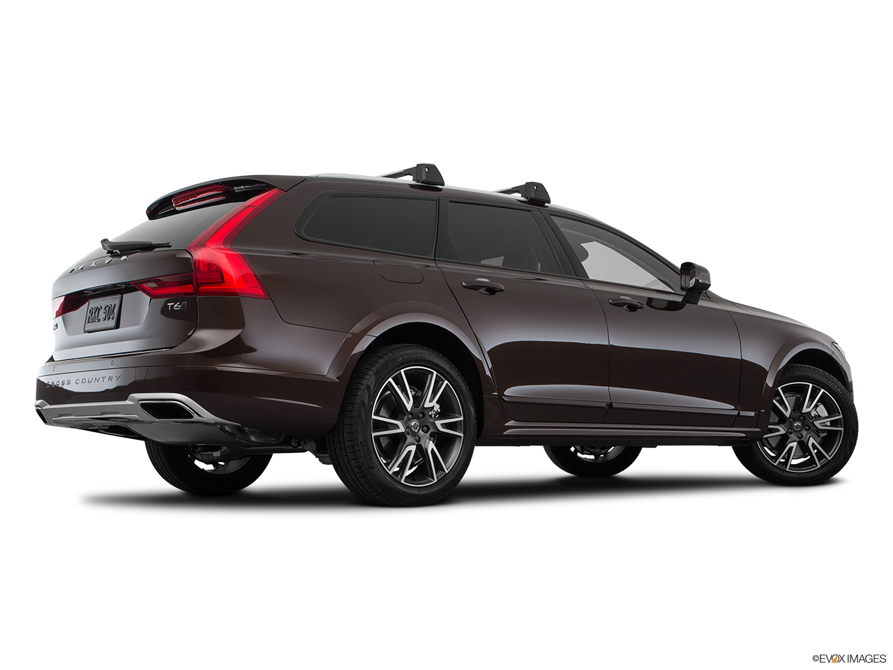 2017 Volvo V90 Cross Country T6 AWD Low/wide rear 5/8. 