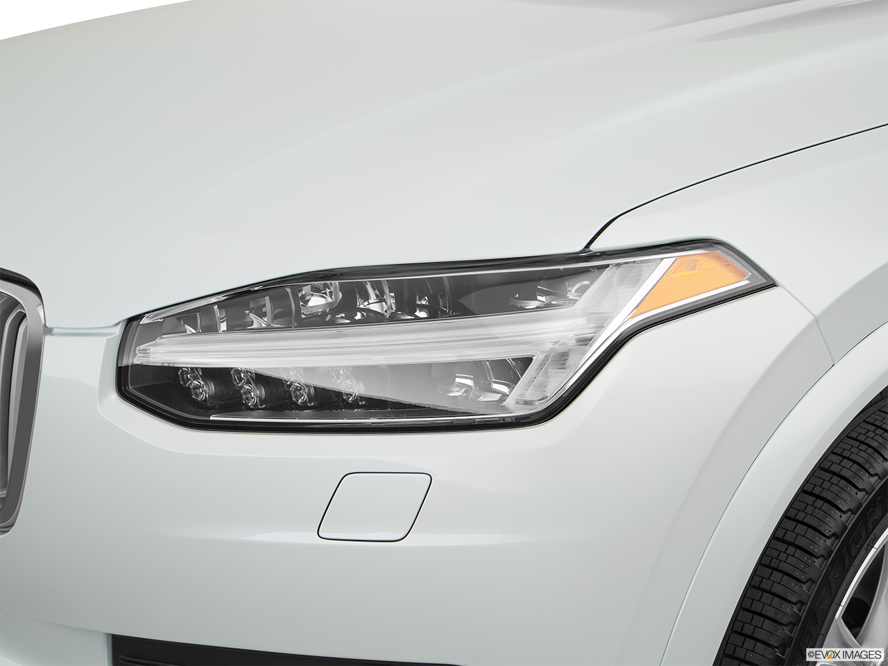 2017 Volvo XC90 Plug-In Hybrid T8 Inscription Drivers Side Headlight. 