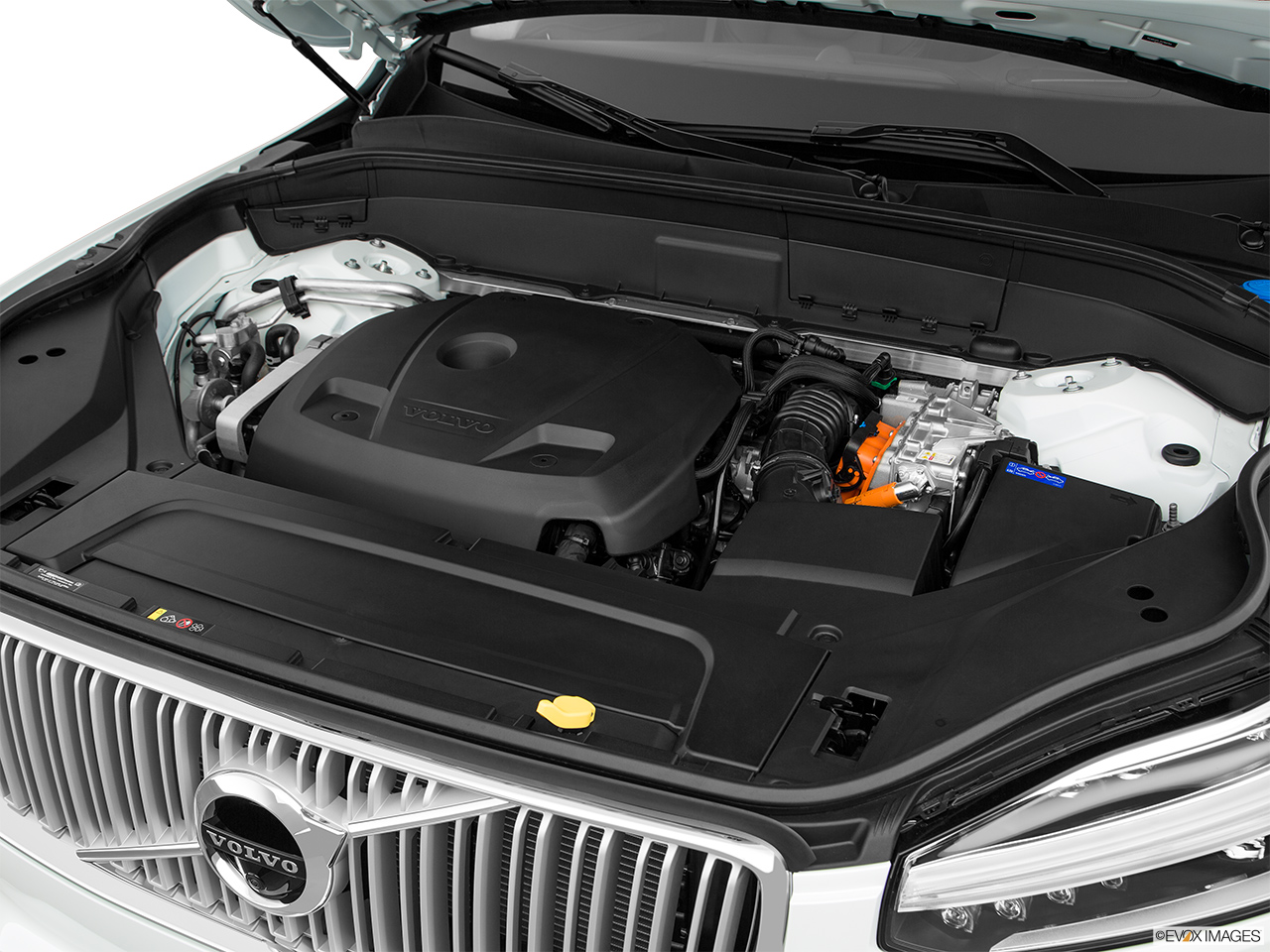 2017 Volvo XC90 Plug-In Hybrid T8 Inscription Engine. 