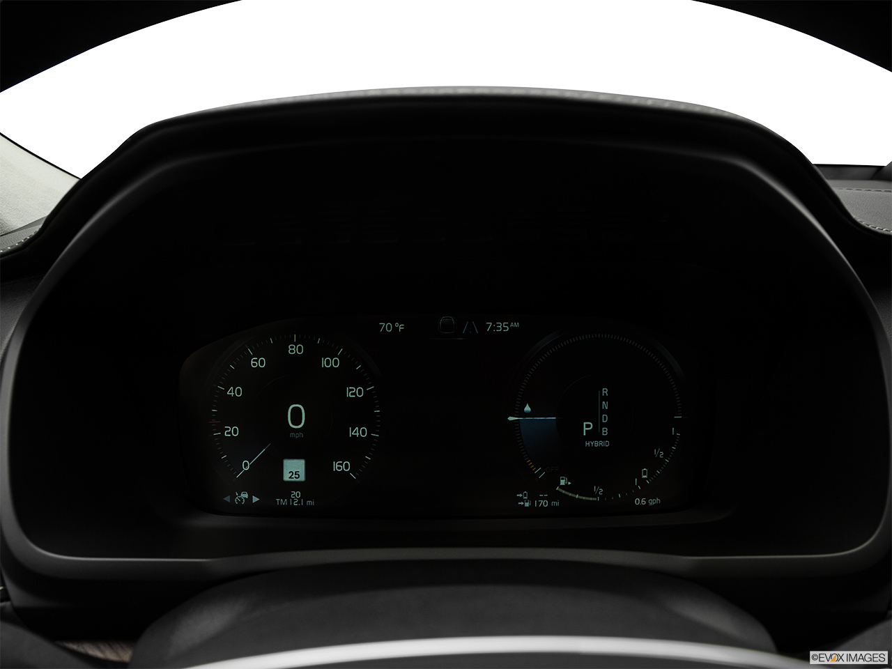 2017 Volvo XC90 Plug-In Hybrid T8 Inscription Speedometer/tachometer. 