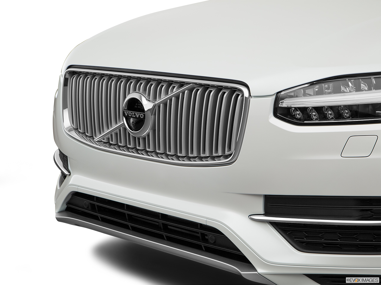 2017 Volvo XC90 Plug-In Hybrid T8 Inscription Close up of Grill. 