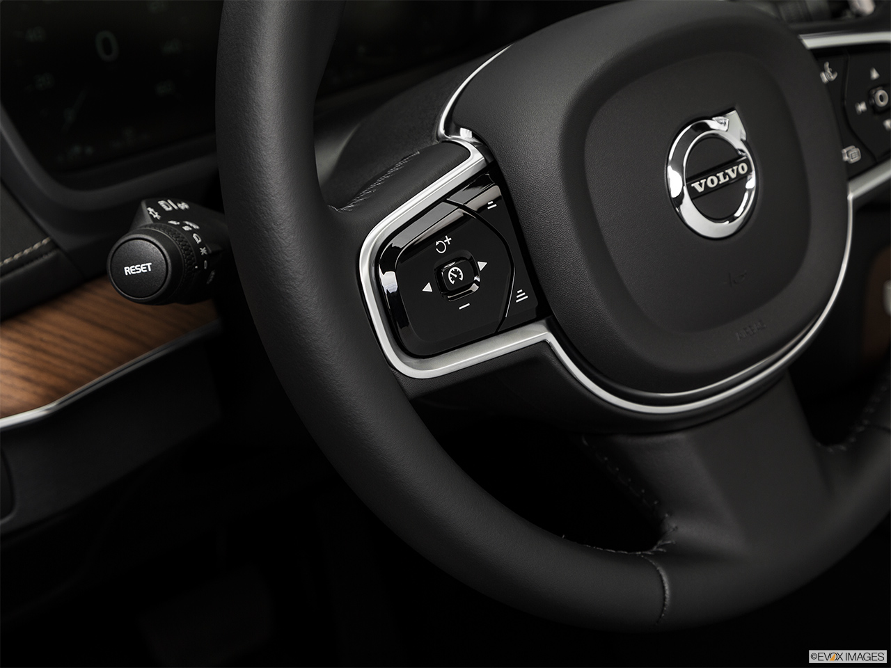 2017 Volvo XC90 Plug-In Hybrid T8 Inscription Steering Wheel Controls (Left Side) 